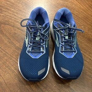 Brooks Ghost sneaker size 11